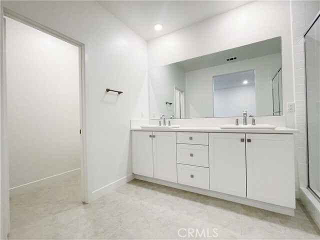 Building Photo - 1866 S Westside Dr Rental