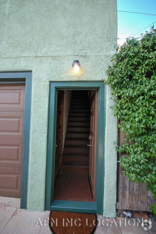Building Photo - 2531 10th Ave Unit Garage Apt