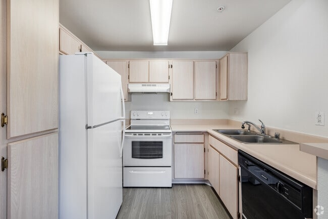 2BR, 1.5BA - 765SF - Kitchen - Seasons at Redondo Beach