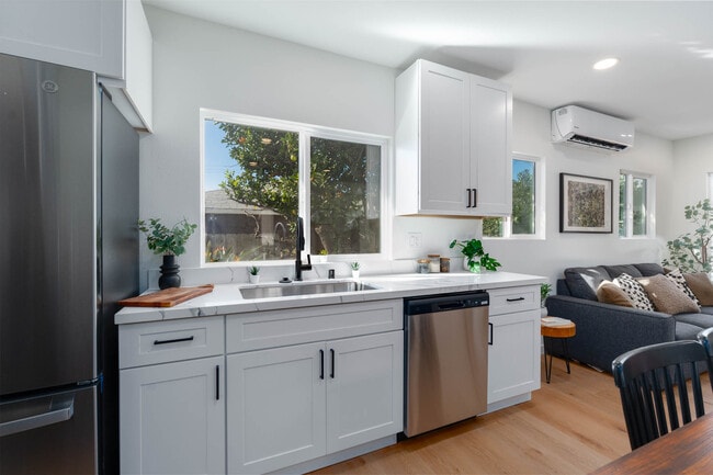 Photo - 3921 Delta St