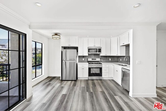 Building Photo - 909 Croft Ave Unit 301