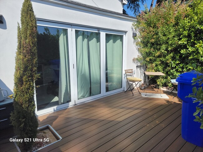 Newly added deck! - 4529 Valencia Dr House