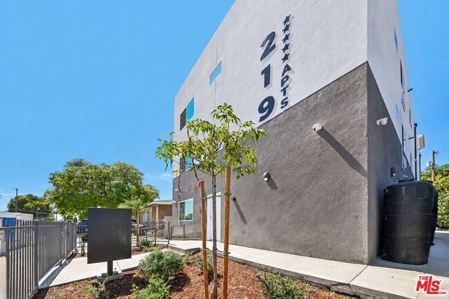 Building Photo - 219 E 87th St