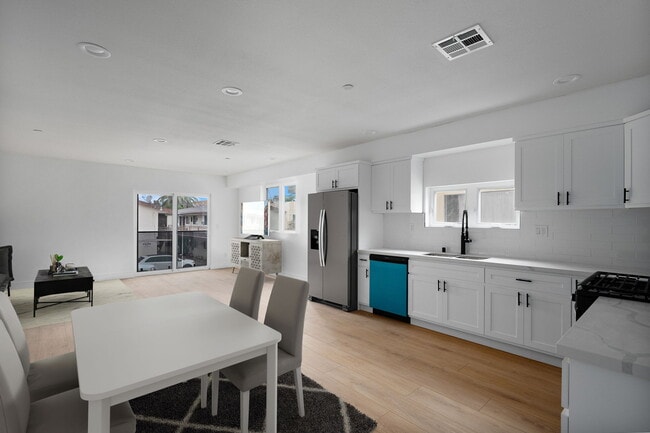 Building Photo - 6645 Beck Ave Unit 6645