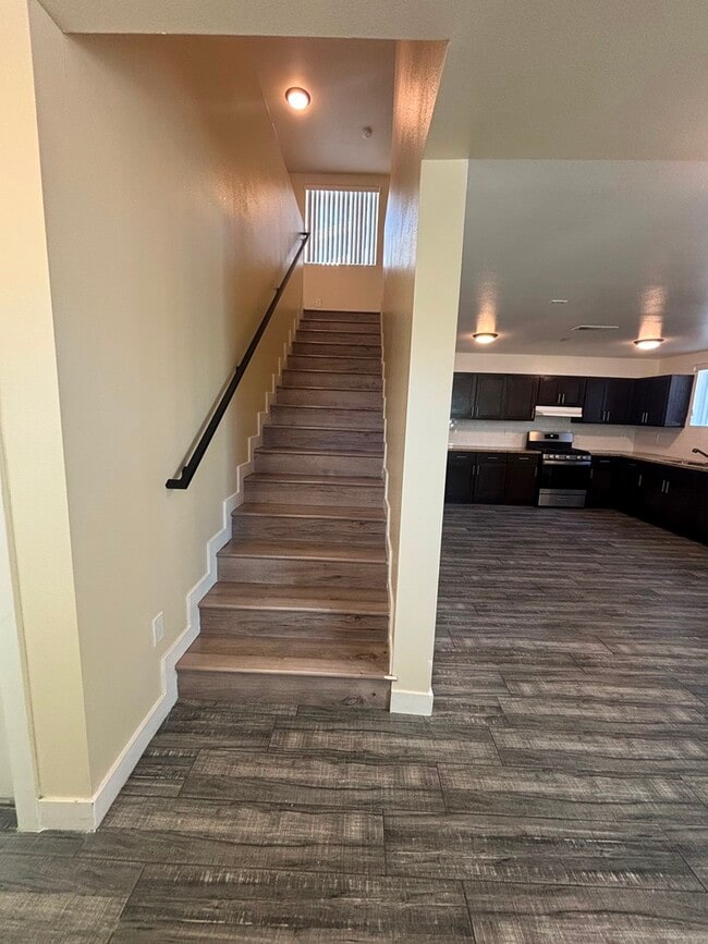 Photo - 457 E 30th St