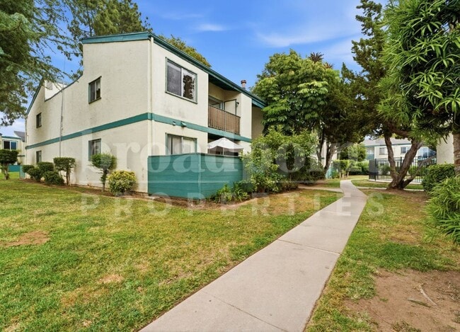 Building Photo - 1811 E Grand Ave