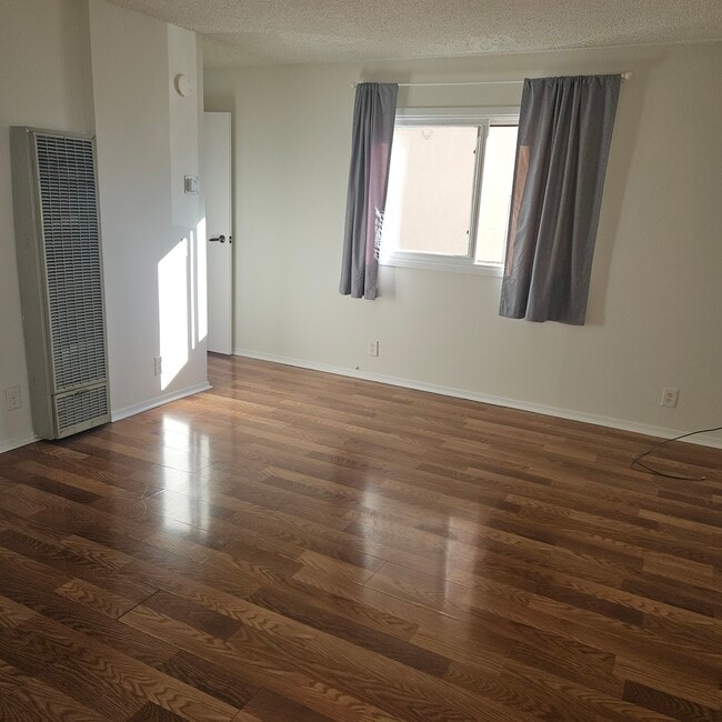 Living Room - 8809 Etiwanda Ave