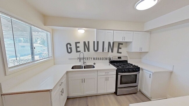 Building Photo - Cameo Ln Four-Plex Unit 3