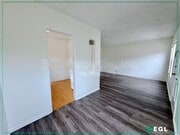 Photo - 315 W Queen St