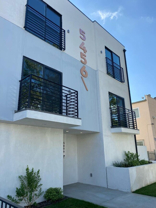 Building Photo - 5456 Barton Ave Unit 5456 Rental