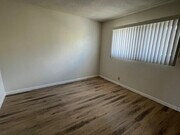 Photo - 25350 Oak St