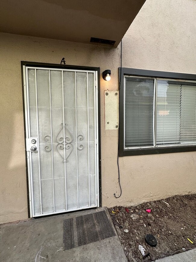 Photo - 2 Bedroom / 1 Bath Apartment for Rent Unit 7918 Bright Ave #A