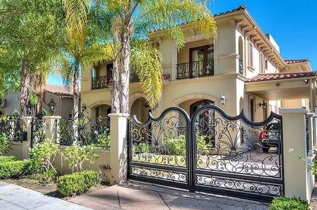 Building Photo - 332 S Almont Dr