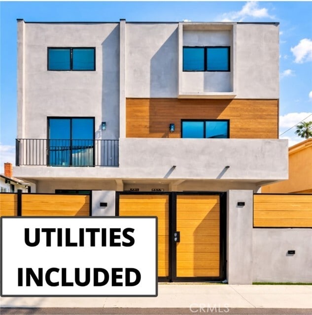 Building Photo - 6128 Hazeltine Ave