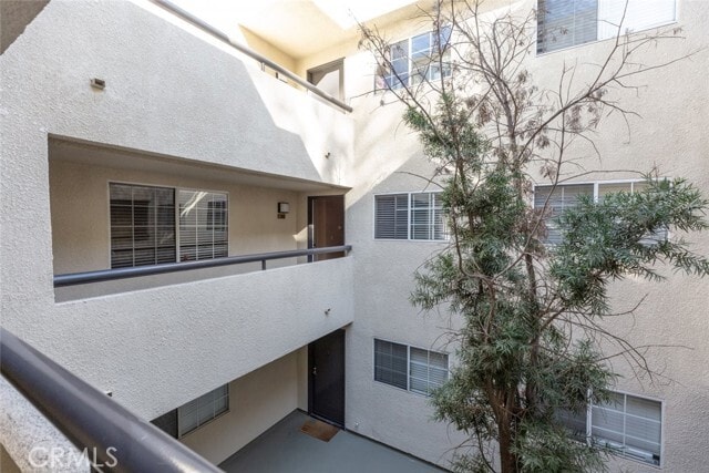 Building Photo - 5540 Owensmouth Ave Unit 206