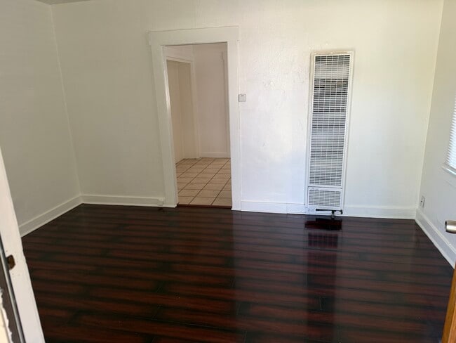 living room - 559 Lincoln Ave Unit 559