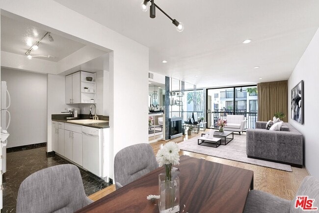 Photo - 906 N Doheny Dr Unit 322