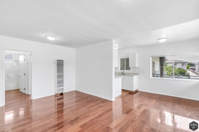 Building Photo - 917 N Cedar St Unit 3 Rental