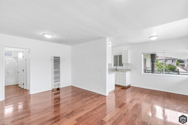 Building Photo - 917 N Cedar St Unit 3 Rental