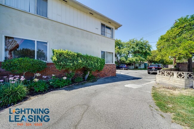Building Photo - 6225 Craner Ave Unit 6D Rental