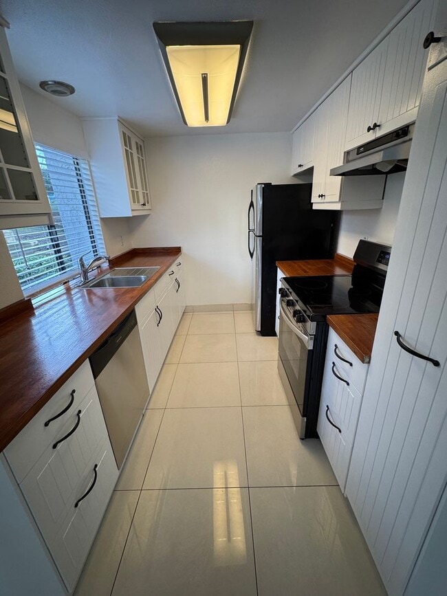 Building Photo - Newly Remodeled 2 Bedroom 2 Bath Condo in Chula Vista - $2700 a month Unit 43