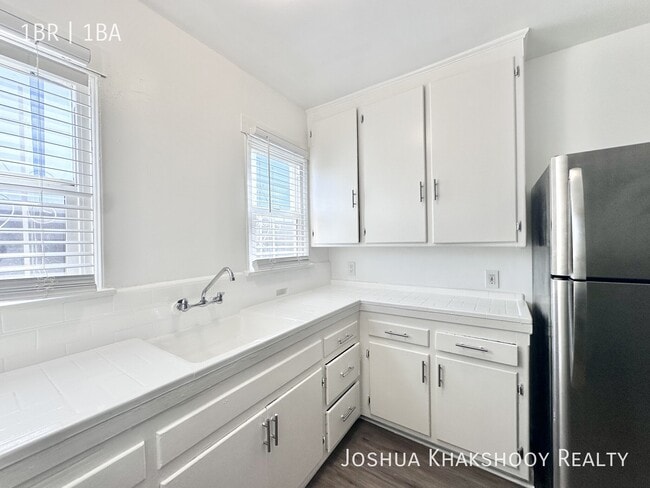 Photo - 5946 Melrose Ave Unit 3
