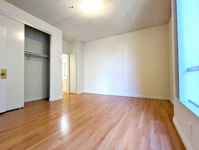 Photo - 553 S St Andrews Pl