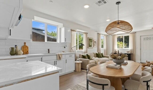 Photo - 835 E 33rd St Unit 835 1/2