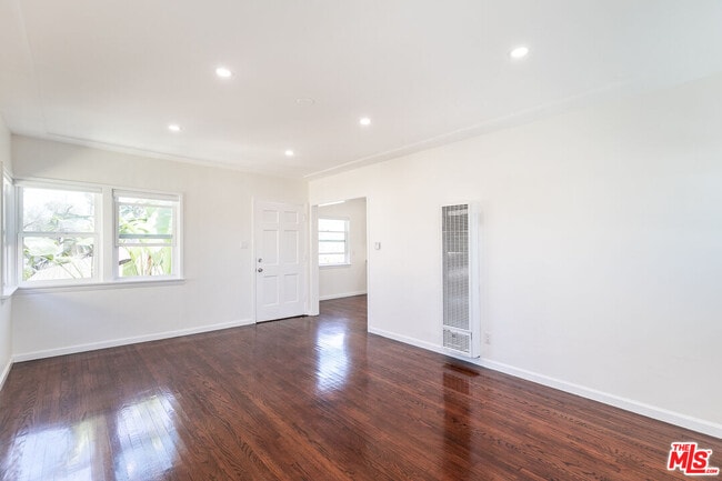 Photo - 1533 Meadowbrook Ave