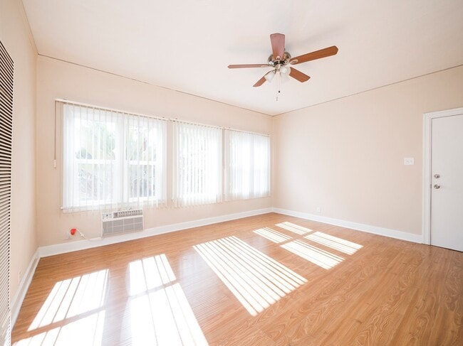 Building Photo - 5225 De Longpre Ave Rental