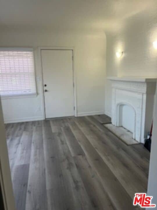 Photo - 5865 Denker Ave