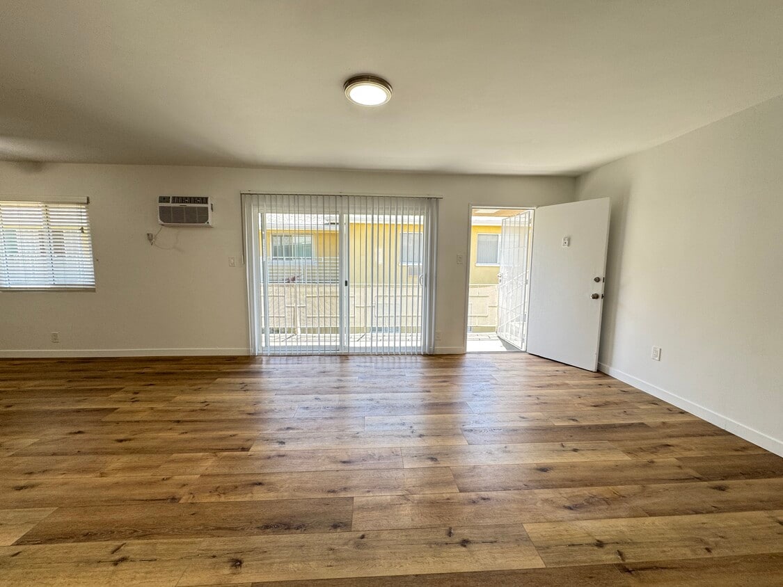 Floor Plan - 15114 Dickens