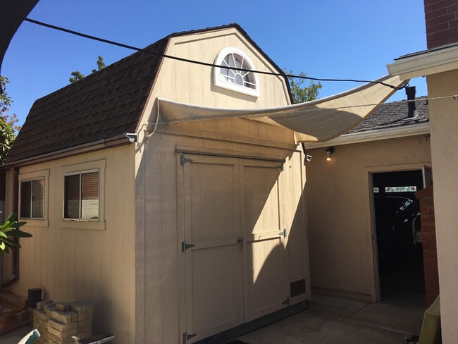 Photo - 498 Pierpont Dr