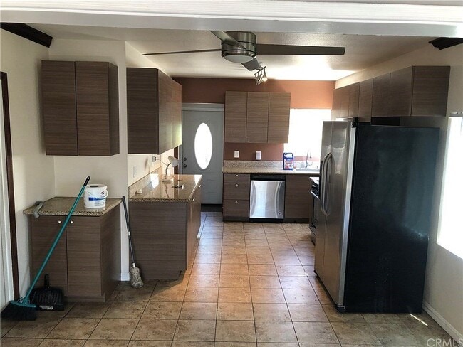 Photo - 5890 Gundry Ave