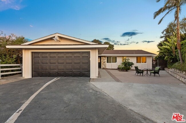 Photo - 6111 Monero Dr House