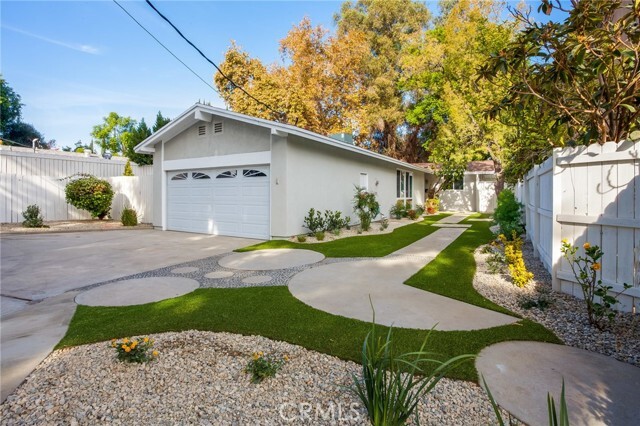 Building Photo - 16231 Moorpark St