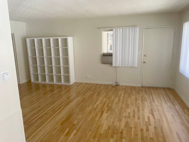 Photo - 14308 Dickens St