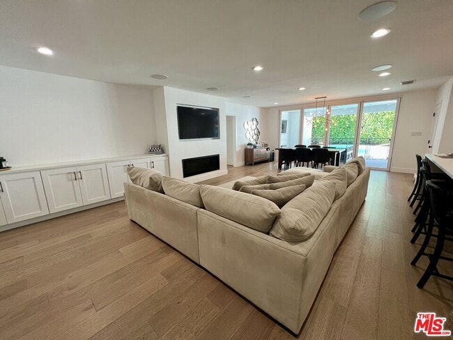 Photo - 4321 Greenbush Ave