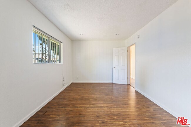 Photo - 1857 W 24th St Unit 1