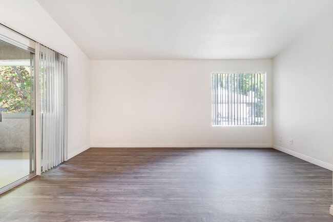 Photo - Monterey Pines Apartments