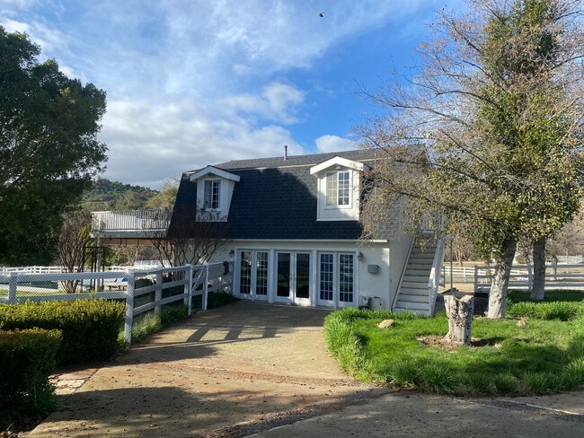 Building Photo - Great horse property in Del Luz! Unit De Luz Ranch House