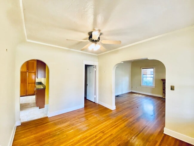 Photo - Beautiful 4 Bedroom Cottage in Kensington with Extra Room for an Office!