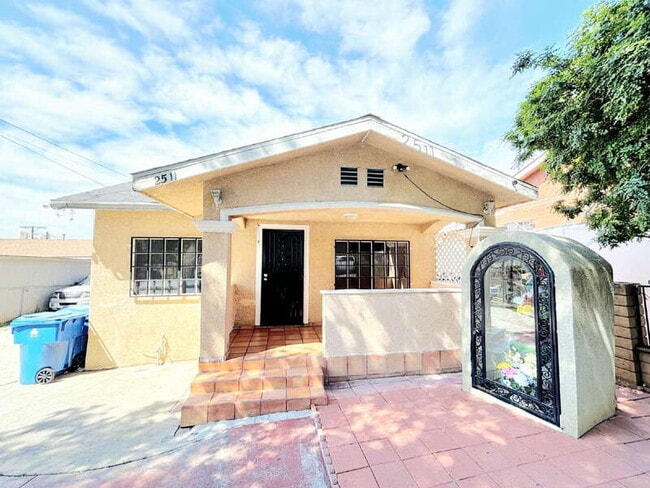Photo - 2511 Ganahl St House
