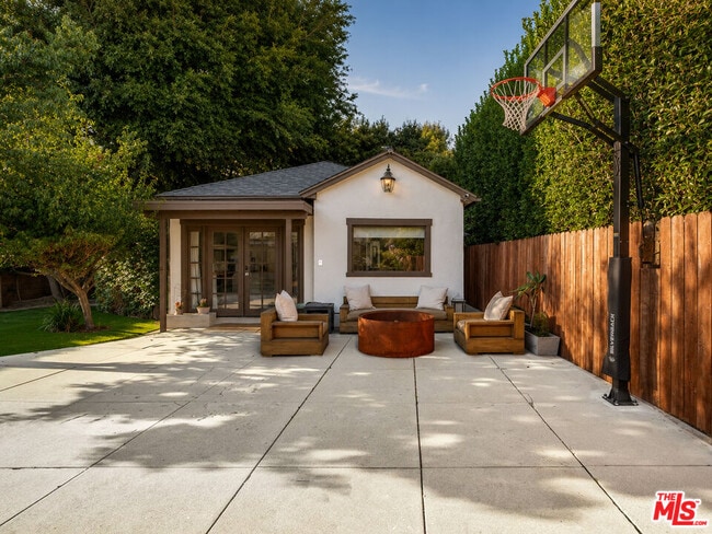 Photo - 6537 Moore Dr