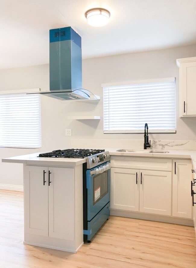 Photo - 125 E Spring St Unit 05