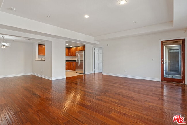 Photo - 107 N Swall Dr Unit 201