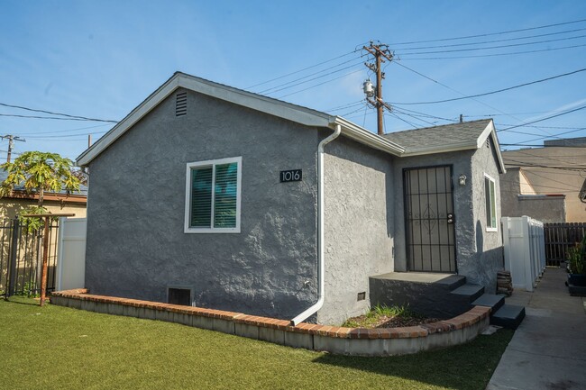 Building Photo - LIME 1010-1016 Unit 1016