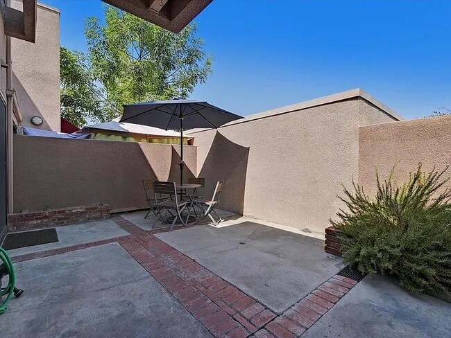 Photo - 25761 Le Parc Unit 87