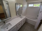 Photo - 2 Bed, 2 Bath Upper Unit in La Jola