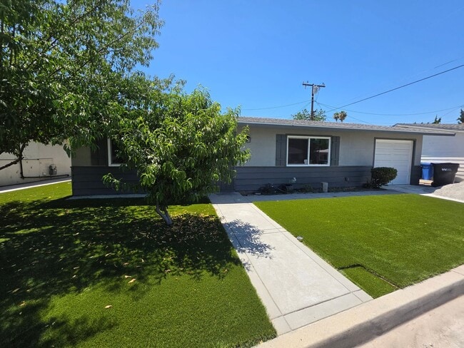 Building Photo - 55+ Community Two Bedrooms One Bath